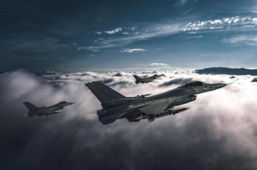 금융지주 5년 만의 이자수익 역성장에…가산금리 속속 인상