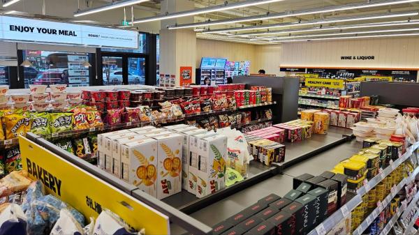 이마트24가 지난 3일 서울 강서구 마곡에 문을 연 마곡프리미엄점 매장 모습 사진홍승완 기자