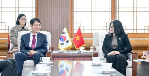 Daegu và Việt Nam tăng cường hợp tác kinh tế, mở rộng giao lưu du lịch và công nghiệp