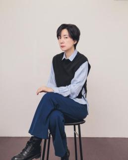 서울희곡상에 김유경의 1인극인데 두 명이 나오는 이유에 대하여 