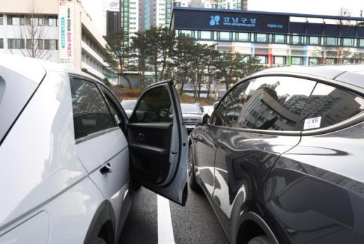 문콕 걱정 덜어낸다...강남구, 구청 주차장 주차면 확대