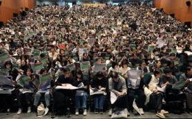 PHOTOS: College admissions rush