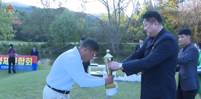 북한 평양골프장에서 가을철 골프 애호가 경기가 열렸다고 26일 조선중앙TV가 보도했다 사진연합뉴스