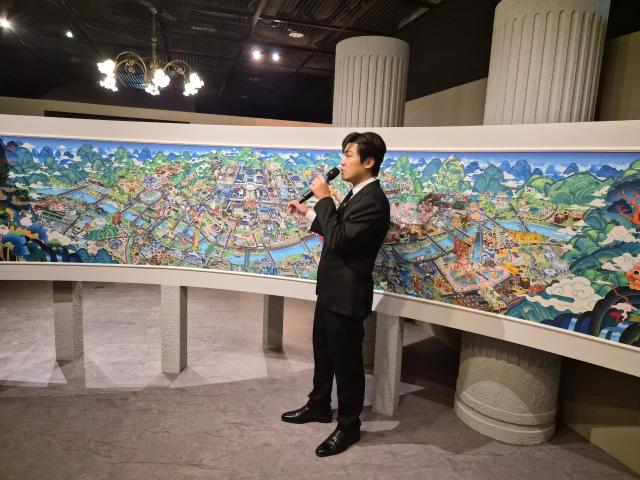 조길현 데브시스터즈 대표가 ‘쿠키런 사라진 국가유산을 찾아서’에 대해 설명하고 있다 사진한영훈 기자