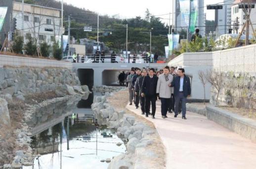 포항 학산천, 도심 속 생태하천으로 복원…물길맞이 행사 열려