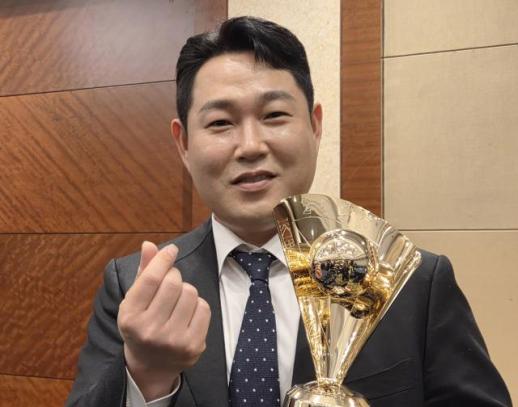 양의지, 10번째 황금장갑 낄까…최형우 최고령 수상도 주목