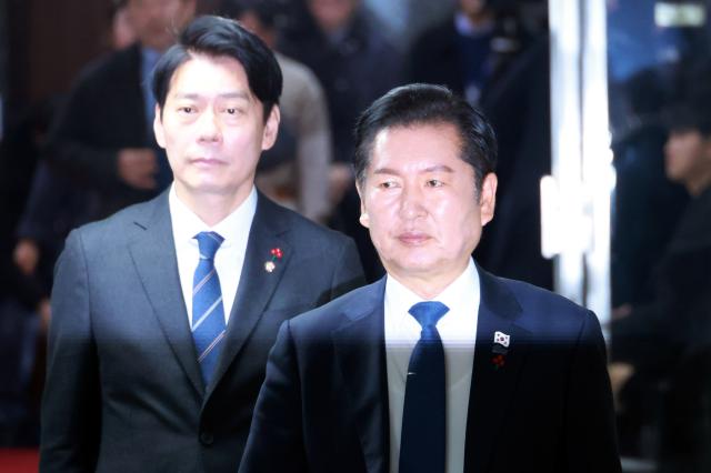 정청래 더불어민주당 대표가 8일 국회에서 열린 비공개 의원총회에 참석하고 있다 사진연합뉴스