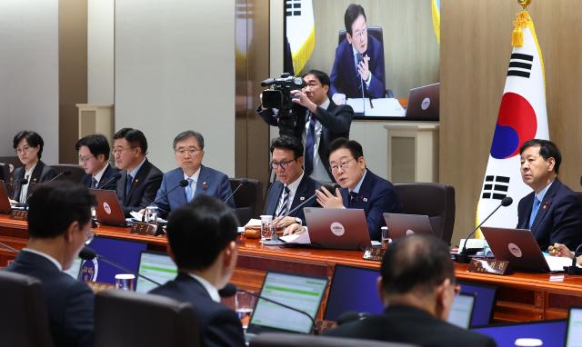 이재명 대통령이 2일 용산 대통령실에서 국무회의를 주재하고 있다사진연합뉴스