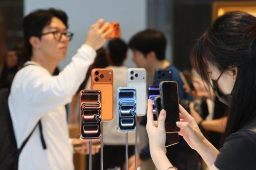 OLED 패널, 모바일이 다 했다···삼성·LGD, 中 제치고 프리미엄 우위 