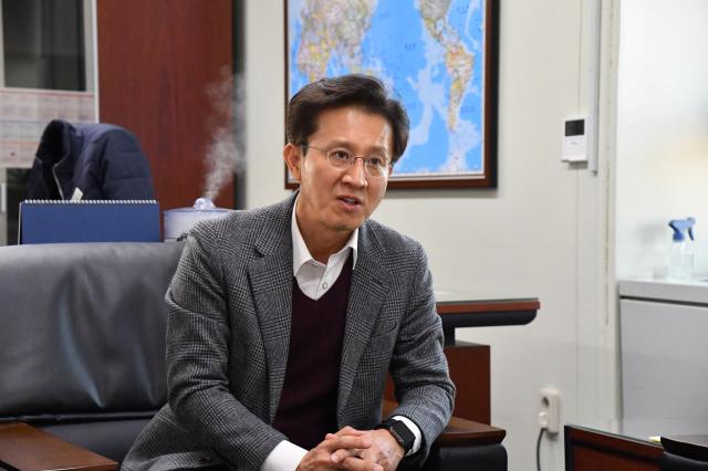 지난 8일 이종선 한국조폐공사 기술연구원장이 아주경제와 인터뷰를 하고 있는 모습 사진한국조폐공사