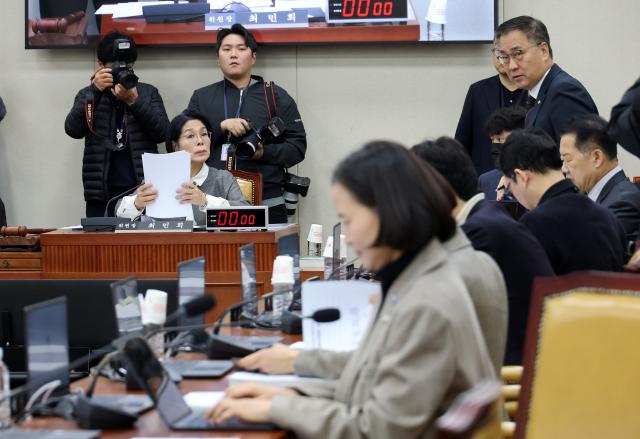 과방위 쿠팡 침해사고 청문회 17일 개최…김범석 의장 증인 채택
서울연합뉴스 이동해 기자 9일 국회에서 국회 과학기술정보방송통신위원회 전체회의가 진행되고 있다 2025129
eastseaynacokr2025-12-09 110341
저작권자 ⓒ ㈜연합뉴스 무단 전재 재배포 금지 AI 학습 및 활용 금지저작권자 ⓒ ㈜연합뉴스 무단 전재 재배포 금지 AI 학습 및 활용 금지