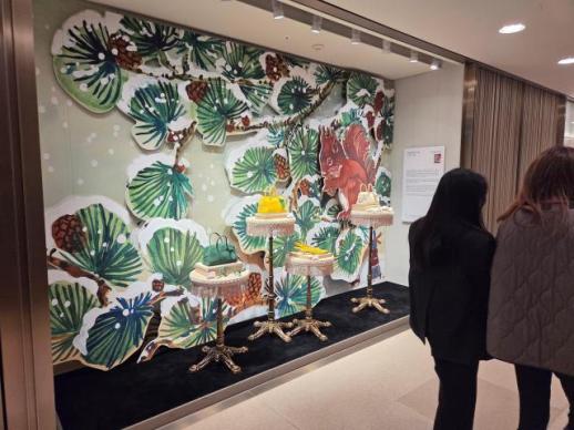 예술로 채우는 연말…백화점, 감성 품은 갤러리로