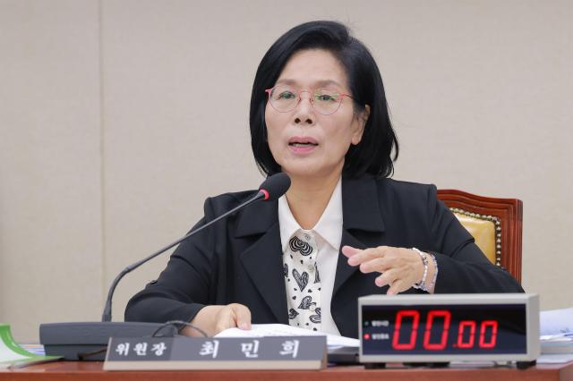 최민희 국회 과학기술정보방송통신위원장이 14일 오후 서울 여의도 국회 과학기술정보방송통신위원회에서 열린 2025년도 국정감사에서 발언하고 있다. 2025.10.14[사진=유대길 기자 dbeorlf123@ajunews.com]