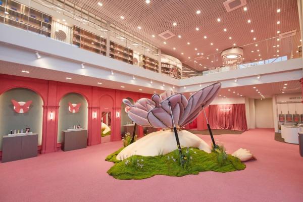 에이피알의 성수동 플래그십스토어 ‘메디큐브 성수’ 내부 전경 사진에이피알