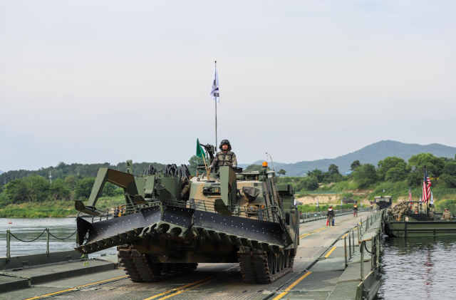 現代ロテム、障害物開拓戦車2次量産契約…2500億ウォン規模