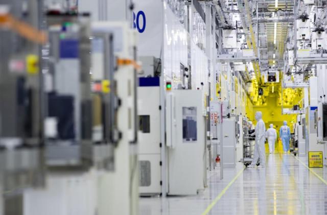 Korean memory makers eye bumper year to extend into 2026