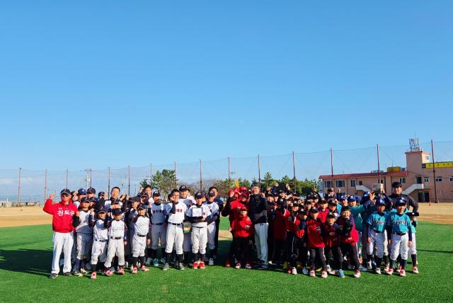 진도군체육회클럽 야구부가 25년을 마감하는 진도체육회장배 광주·전남 유소년야구대회에서 우승을 차지했다사진진도군