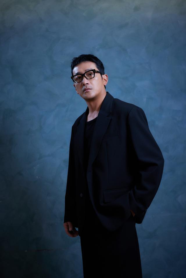 영화 윗집 사람들 연출한 감독 겸 배우 하정우 사진바이포엠스튜디오