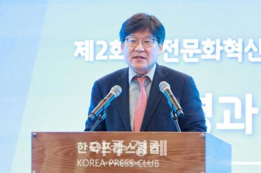 [포토] 심사평 하는 박지순 고려대 법학전문대학원 교수