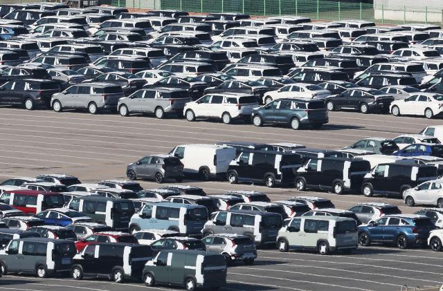 ADB raises South Koreas 2025 growth outlook to 0.9% on stimulus, chip demand