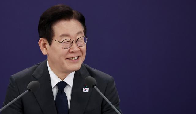  이재명 대통령이 5일 충남 천안시 한국기술교육대학교에서 열린 '충남의 마음을 듣다' 타운홀미팅에서 발언하고 있다.[사진=연합뉴스]