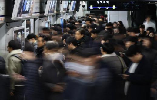 시내버스 증편·비상열차 투입...서울시, 철도·지하철 총파업 비상대책 가동