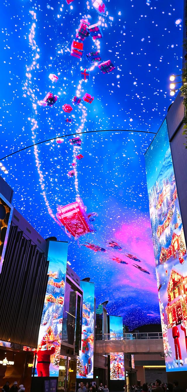  ‘오로라’의 미디어 아트가 겨울 시즌에 맞춰 ‘산타 빌리지’와 ‘오로라 익스프레스’로 변신했다 사진기수정 기자