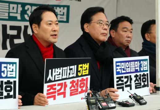 [속보] 과방소위, 허위조작정보근절법 與주도 통과…손배 최대 5배