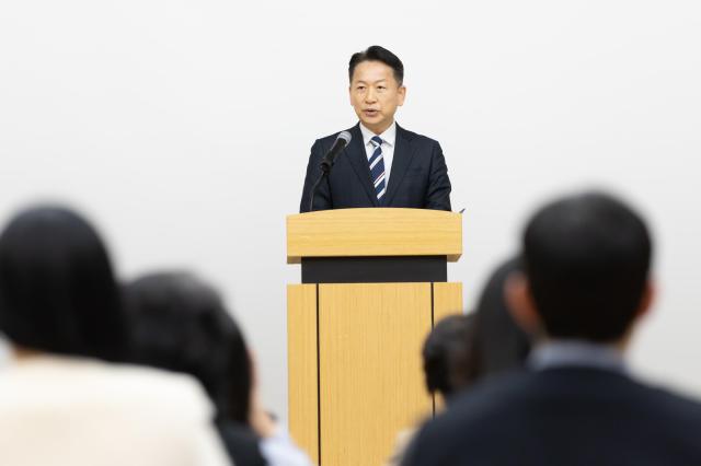 10일 오전 경기신용보증재단에서 열린 제3차 경기도 인권기본계획 수립 선포식에서 고영인 경제부지사가 인사말을 하고 있다 사진경기도