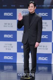 [포토] 포즈 취하는 이재황 (첫 번째 남자 제작발표회)