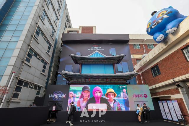 10일 서울 성동구에서 열린 넷플릭스 케이팝데몬헌터스 팝업 스토어 전경 AJP Yoo Na-hyun
