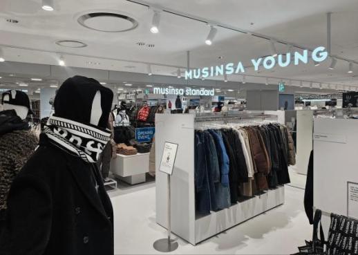 무신사, 메가스토어 용산 오픈…아이파크몰서 유니클로와 패션 한일전