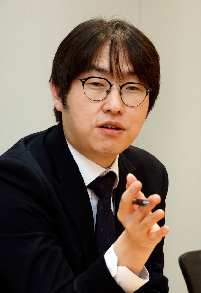 하정우 대통령실 AI미래기획수석이 10일 서울 용산 대통령실에서 아주경제와 인터뷰하고 있다 사진대통령실사진기자단