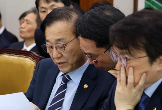 일정과 물량 사이 줄다리기…김윤덕 서울시와 용산정비창 주택 확대 논의