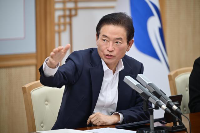 10일 정례 간부회의를 주재하는 이철우 경북도지사 사진경상북도