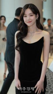 [포토] 이유비, 2025 서울국제영화대상 레드카펫 참석