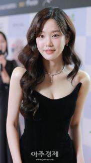 [포토] 이유비, 청순&섹시 (2025 서울국제영화대상)