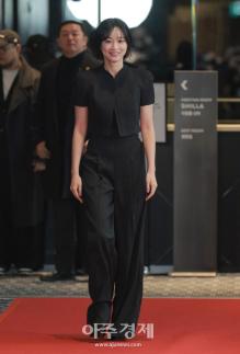 [포토] 방효린, 2025 서울국제영화대상 레드카펫 참석