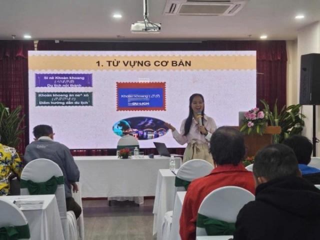 韓国観光客200万時代を迎えたダナン…シクロ運転手も韓国語の勉強に熱心