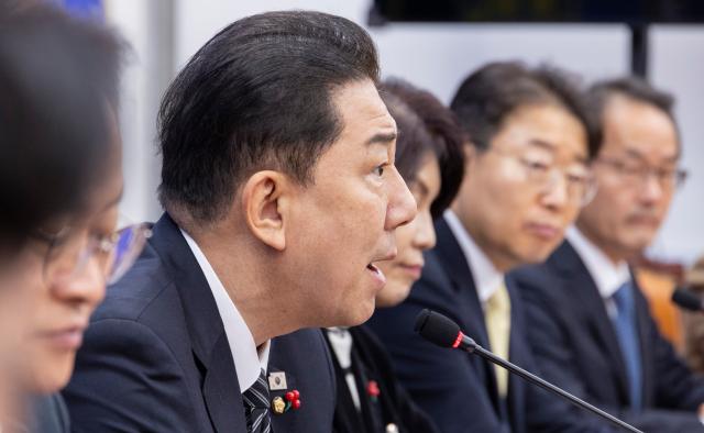 더불어민주당 김병기 원내대표가 11일 국회에서 열린 정책조정회의에서 발언하고 있다사진연합뉴스