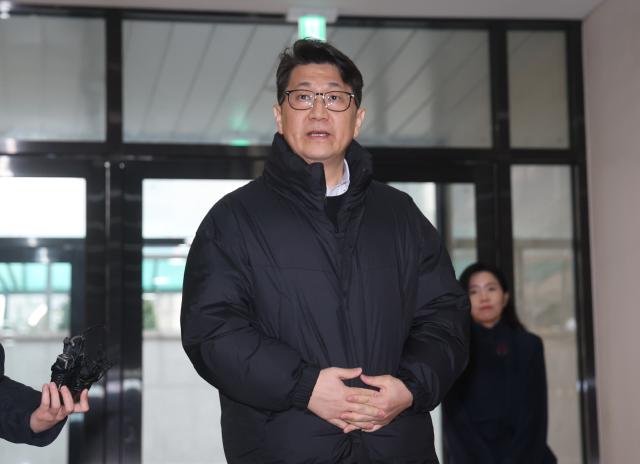 쿠팡 일용직 노동자 퇴직금 미지급 사건 수사 과정에서 상관의 외압이 있었다고 폭로한 문지석 검사가 11일 서울 서초구 안권섭 특별검사팀 사무실에 참고인 신분으로 출석했다 사진연합뉴스