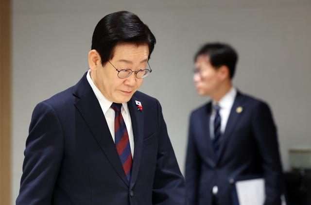 이재명 대통령이 11일 용산 대통령실에서 열린 주한대사 신임장 제정식에 입장하고 있다 사진연합뉴스