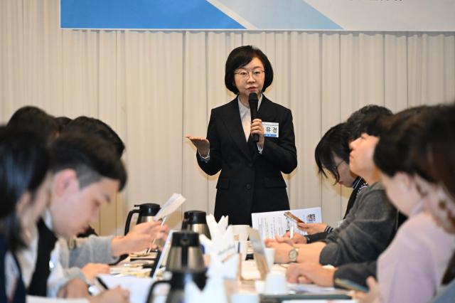 오유경 식품안전처장이 11일 오후 서울 종로구 한 식당에서 간담회를 하고 있다 사진식약처