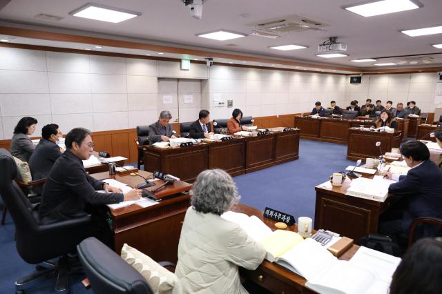 동해시의회 예산결산특별위원회가 제357회 제2차 정례회 제9차 예산결산특별위원회를 열고있다 사진동해시의회