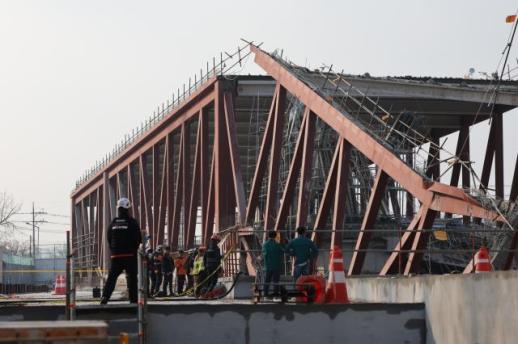 광주대표도서관 공사 현장서 붕괴 사고 발생…3명 매몰·1명 구조