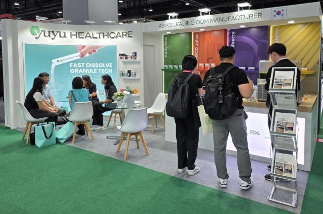 유유헬스케어 해외 박람회 현장 부스사진유유제약