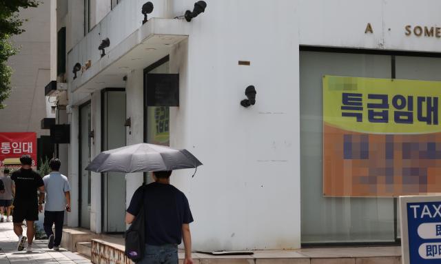 사진은 19일 서울 강남구 가로수길 상점 임대 안내문 모습 2025819 사진연합뉴스