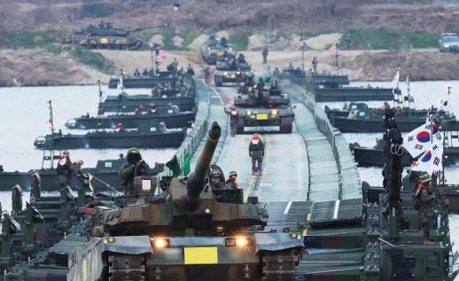 한화오션·HD한국조선해양, 방산 발주 확대 속 상선 기반 유지…투트랙 병행 전략 가속