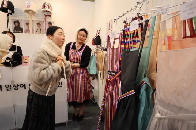 Visitors view craft items at the 2025 Craft Trend Fair held at COEX in Seoul on Dec 11 2025 AJP Han Jun-gu