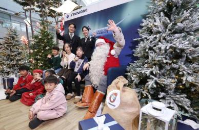 芬兰圣诞老人现身仁川机场